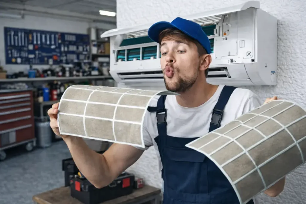 klima filtre temizliği nasıl yapılır klima filtresi çıkaran teknik servis ustası